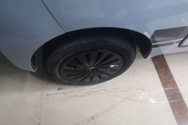 Used Chery QQ Ice Cream 2022 170km Sundae Phosphate Lithium-Ion Exterior 5