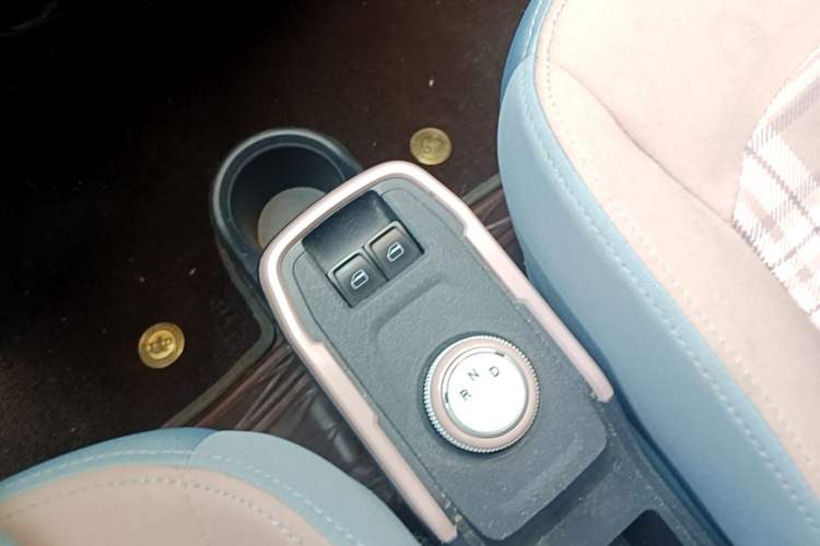 Used Chery QQ Ice Cream 2022 170km Sundae Phosphate Lithium-Ion Gear Lever