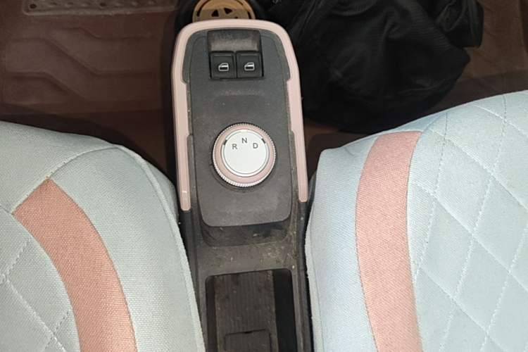 Used Chery QQ Ice Cream 2022 170km Sundae Phosphate Lithium-Ion Gear Lever