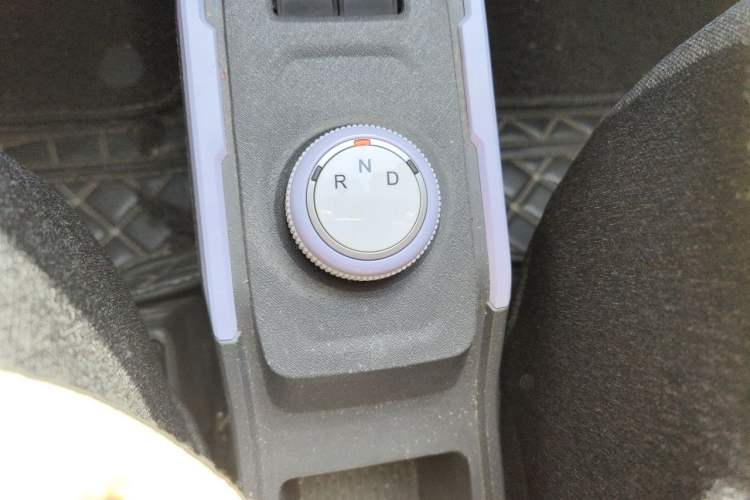 Used Chery QQ Ice Cream 2022 170km Sundae Phosphate Lithium-Ion Gear Lever