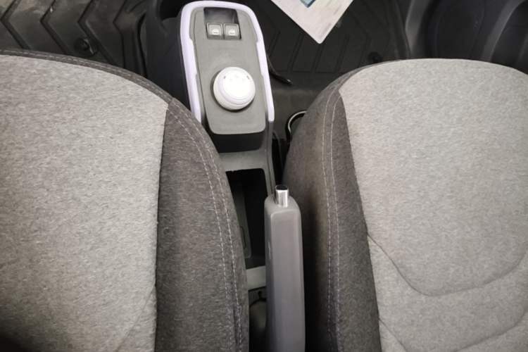 Used Chery QQ Ice Cream 2022 170km Sundae Phosphate Lithium-Ion Gear Lever