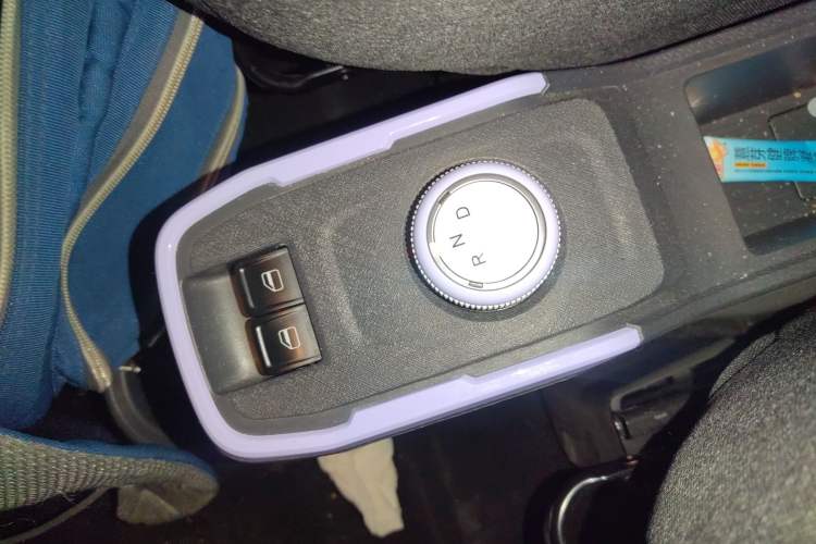 Used Chery QQ Ice Cream 2022 170km Sundae Phosphate Lithium-Ion Gear Lever