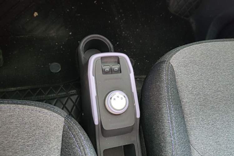 Used Chery QQ Ice Cream 2022 170km Sundae Phosphate Lithium-Ion Gear Lever
