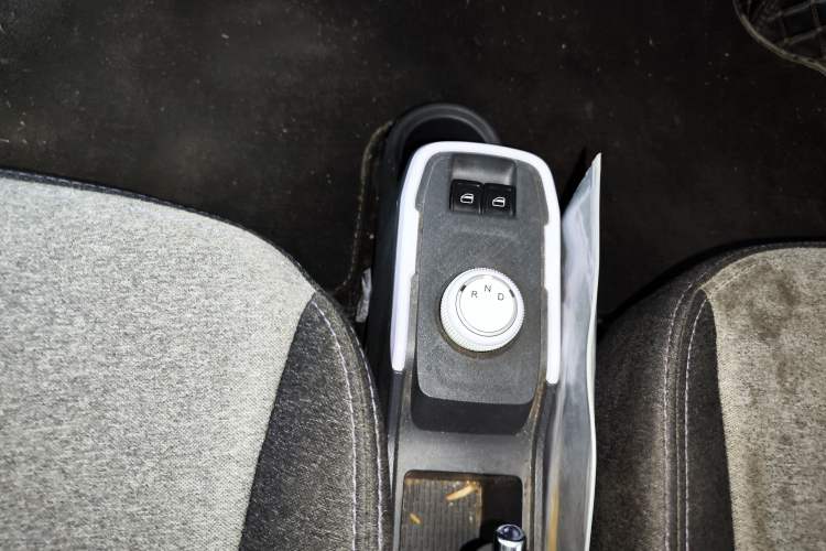 Used Chery QQ Ice Cream 2022 170km Sundae Phosphate Lithium-Ion Gear Lever