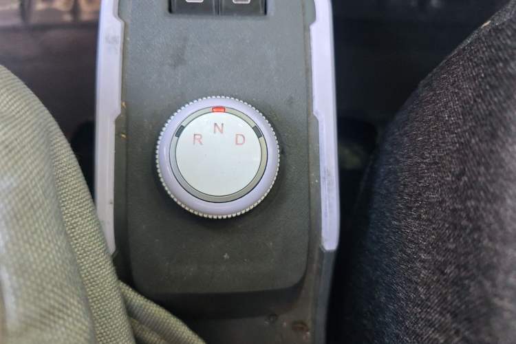 Used Chery QQ Ice Cream 2022 170km Sundae Phosphate Lithium-Ion Gear Lever