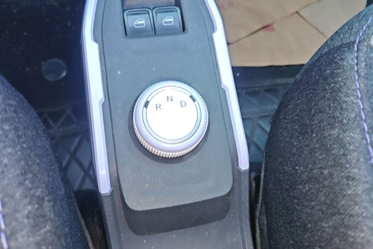 Used Chery QQ Ice Cream 2022 170km Sundae Phosphate Lithium-Ion Gear Lever