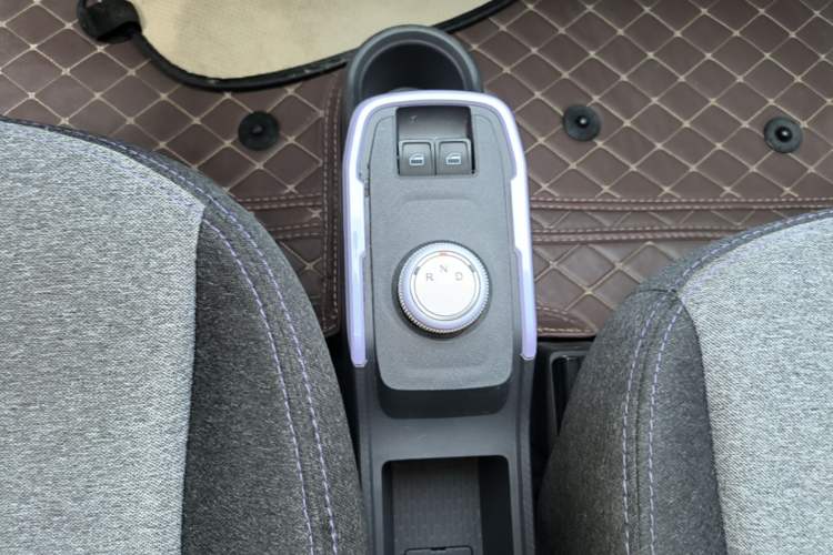 Used Chery QQ Ice Cream 2022 170km Sundae Phosphate Lithium-Ion Gear Lever