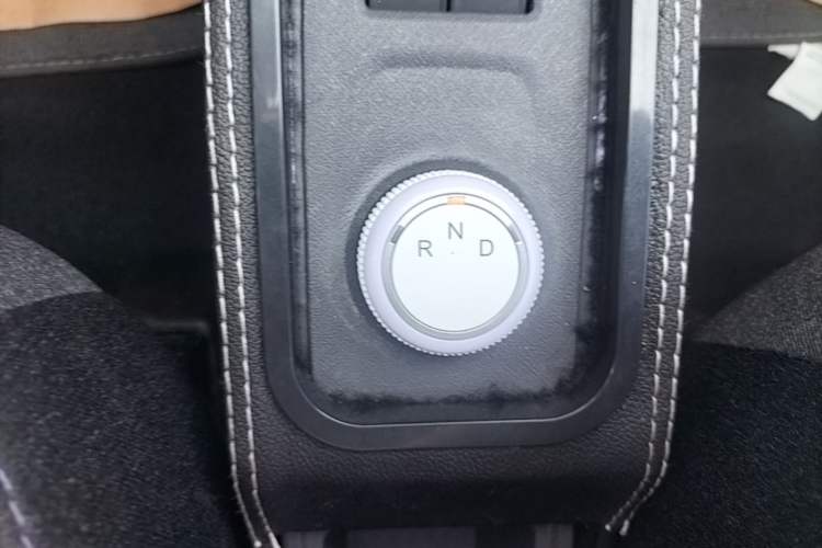 Used Chery QQ Ice Cream 2022 170km Sundae Phosphate Lithium-Ion Gear Lever