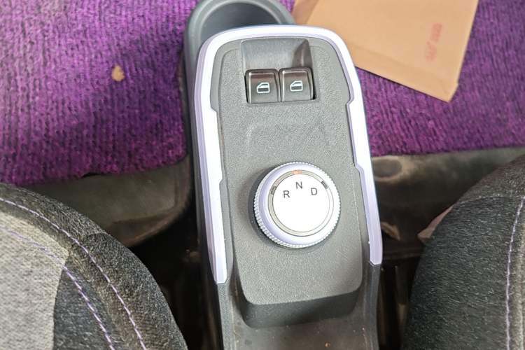 Used Chery QQ Ice Cream 2022 170km Sundae Phosphate Lithium-Ion Gear Lever