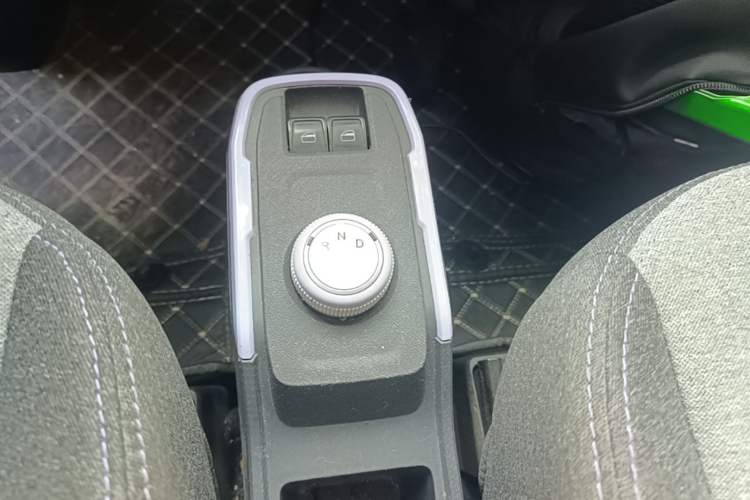 Used Chery QQ Ice Cream 2022 170km Sundae Phosphate Lithium-Ion Gear Lever