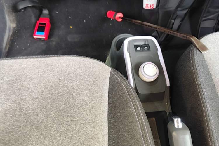 Used Chery QQ Ice Cream 2022 170km Sundae Phosphate Lithium-Ion Gear Lever