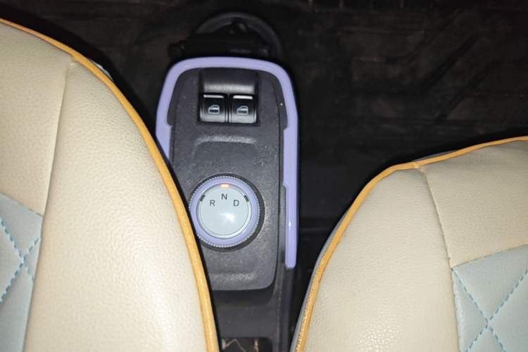 Used Chery QQ Ice Cream 2022 170km Sundae Phosphate Lithium-Ion Gear Lever