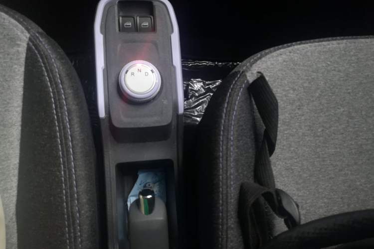 Used Chery QQ Ice Cream 2022 170km Sundae Phosphate Lithium-Ion Gear Lever