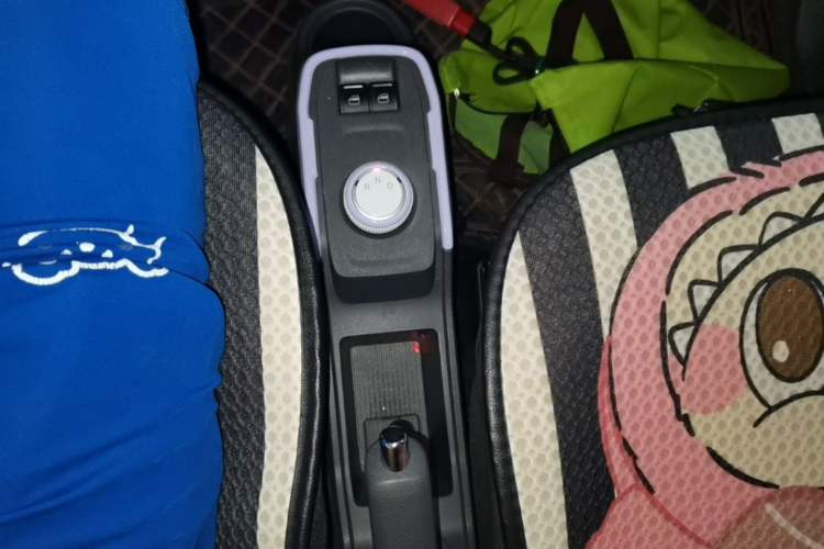 Used Chery QQ Ice Cream 2022 170km Sundae Phosphate Lithium-Ion Gear Lever