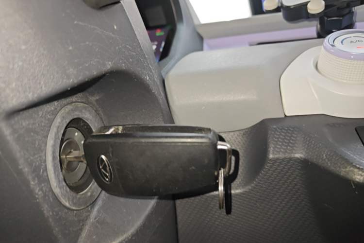 Used Chery QQ Ice Cream 2022 170km Sundae Phosphate Lithium-Ion Interior 1