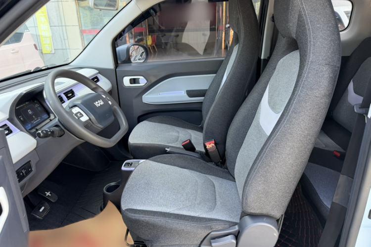 Used Chery QQ Ice Cream 2022 170km Sundae Phosphate Lithium-Ion Interior 2