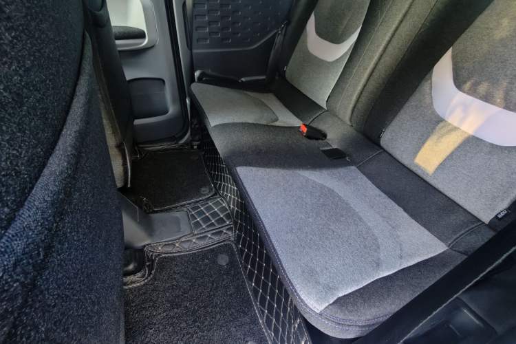 Used Chery QQ Ice Cream 2022 170km Sundae Phosphate Lithium-Ion Interior 2