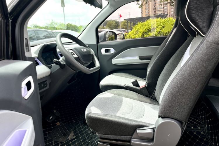 Used Chery QQ Ice Cream 2022 170km Sundae Phosphate Lithium-Ion Interior 2