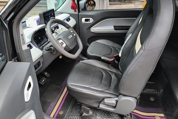 Used Chery QQ Ice Cream 2022 170km Sundae Phosphate Lithium-Ion Interior 3