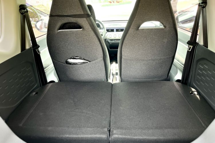 Used Chery QQ Ice Cream 2022 170km Sundae Phosphate Lithium-Ion Interior 3
