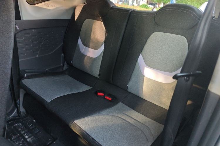 Used Chery QQ Ice Cream 2022 170km Sundae Phosphate Lithium-Ion Interior 4