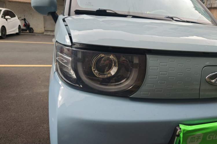 Used Chery QQ Ice Cream 2022 170km Sundae Phosphate Lithium-Ion Right Front Headlight