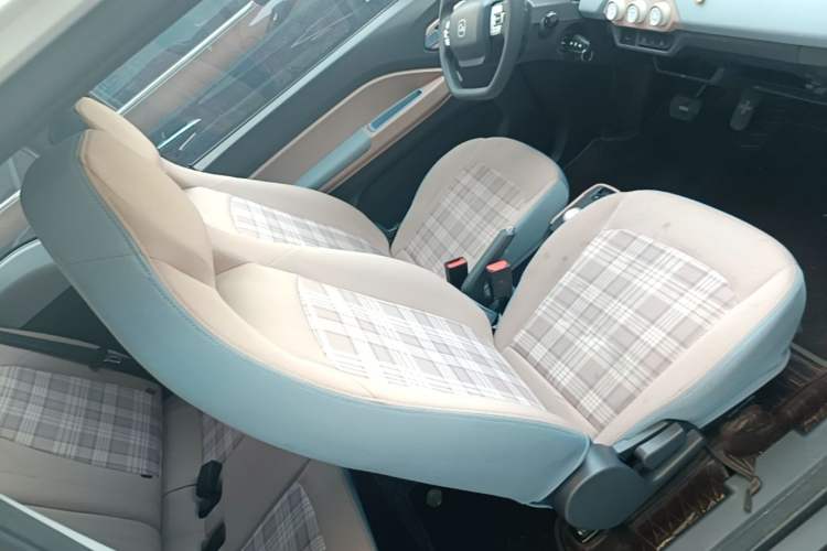 Used Chery QQ Ice Cream 2022 170km Sundae Phosphate Lithium-Ion Right Front Seat