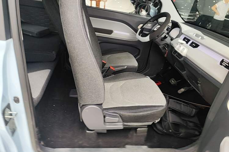 Used Chery QQ Ice Cream 2022 170km Sundae Phosphate Lithium-Ion Right Front Seat