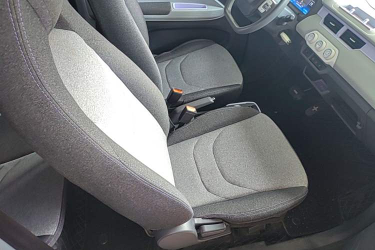 Used Chery QQ Ice Cream 2022 170km Sundae Phosphate Lithium-Ion Right Front Seat