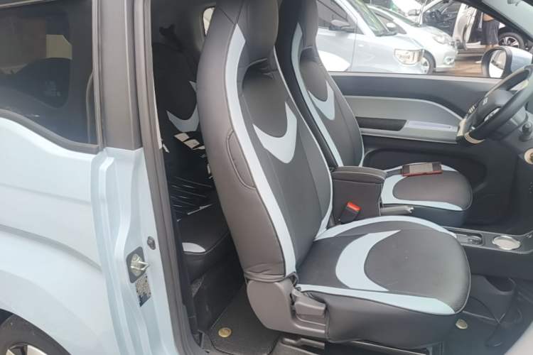Used Chery QQ Ice Cream 2022 170km Sundae Phosphate Lithium-Ion Right Front Seat