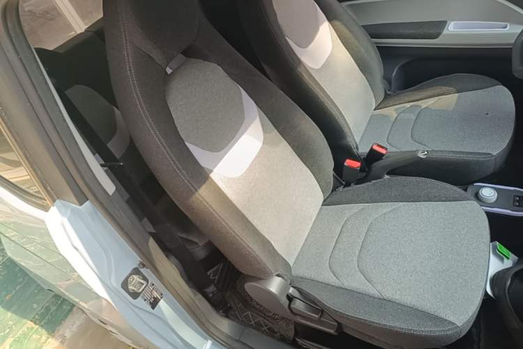Used Chery QQ Ice Cream 2022 170km Sundae Phosphate Lithium-Ion Right Front Seat