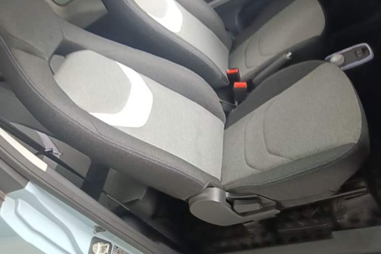 Used Chery QQ Ice Cream 2022 170km Sundae Phosphate Lithium-Ion Right Front Seat