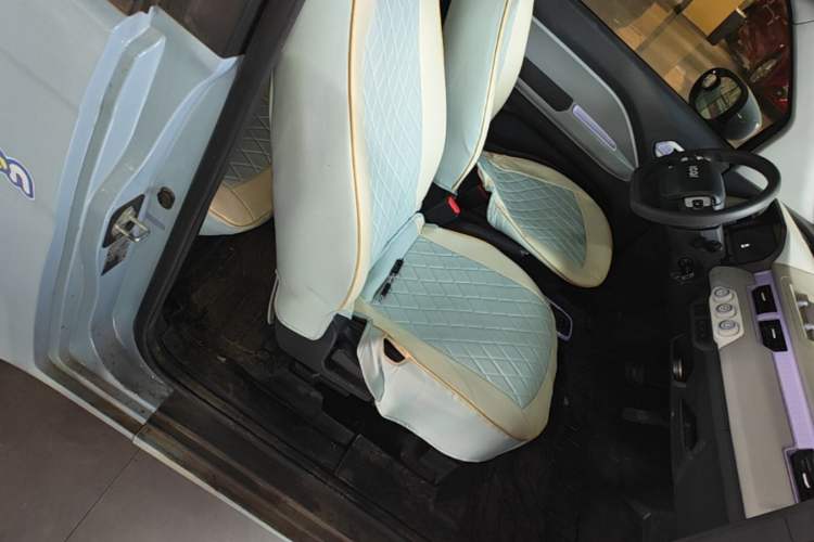 Used Chery QQ Ice Cream 2022 170km Sundae Phosphate Lithium-Ion Right Front Seat