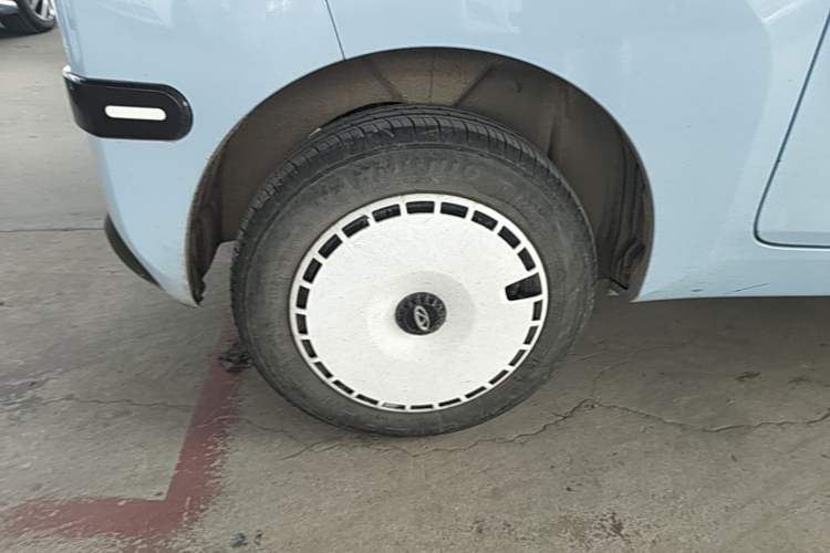 Used Chery QQ Ice Cream 2022 170km Sundae Phosphate Lithium-Ion Right Rear Wheel Hub