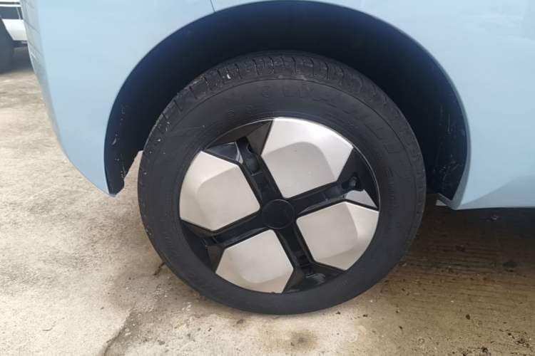 Used Chery QQ Ice Cream 2022 170km Sundae Phosphate Lithium-Ion Right Rear Wheel Hub
