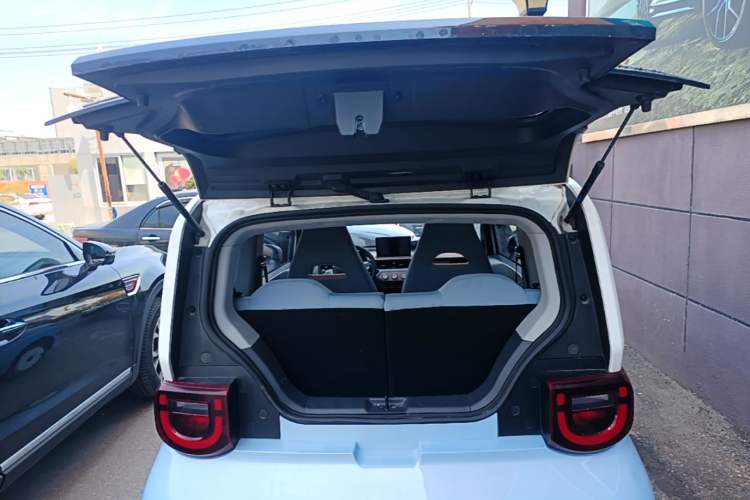Used Chery QQ Ice Cream 2022 170km Sundae Phosphate Lithium-Ion Trunk