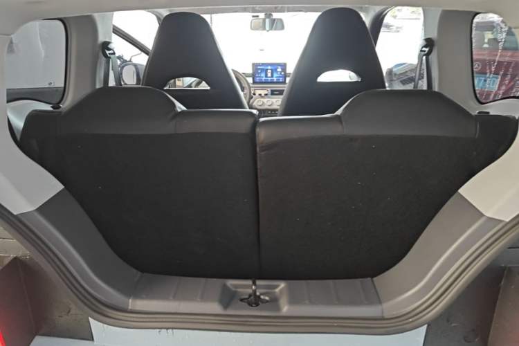 Used Chery QQ Ice Cream 2022 170km Sundae Phosphate Lithium-Ion Trunk
