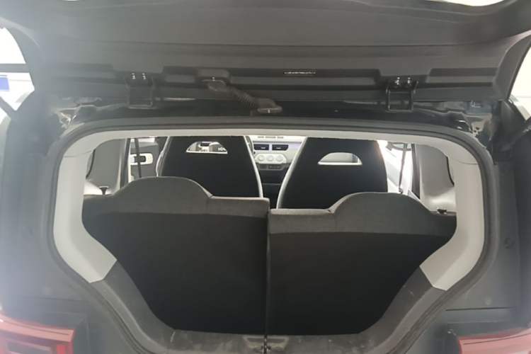 Used Chery QQ Ice Cream 2022 170km Sundae Phosphate Lithium-Ion Trunk