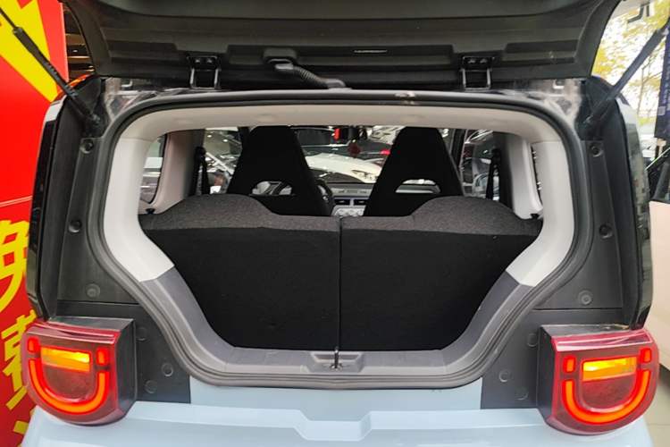 Used Chery QQ Ice Cream 2022 170km Sundae Phosphate Lithium-Ion Trunk