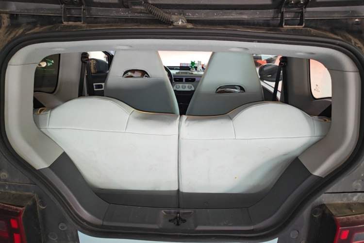 Used Chery QQ Ice Cream 2022 170km Sundae Phosphate Lithium-Ion Trunk