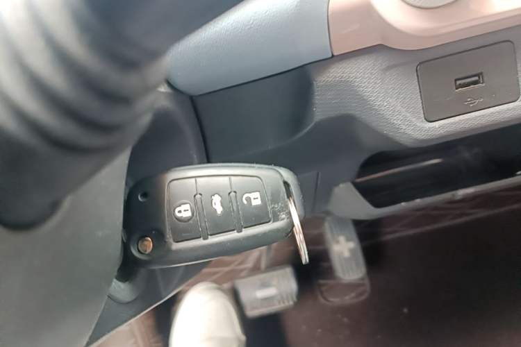 Used Chery QQ Ice Cream 2022 170km Sundae Phosphate Lithium-Ion Vehicle Key