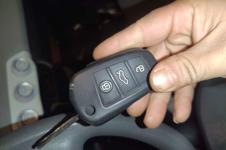 Used Chery QQ Ice Cream 2022 170km Sundae Phosphate Lithium-Ion Vehicle Key