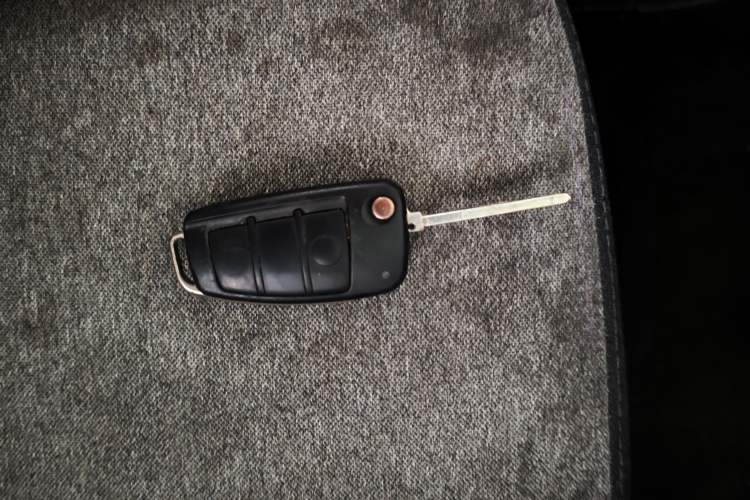 Used Chery QQ Ice Cream 2022 170km Sundae Phosphate Lithium-Ion Vehicle Key