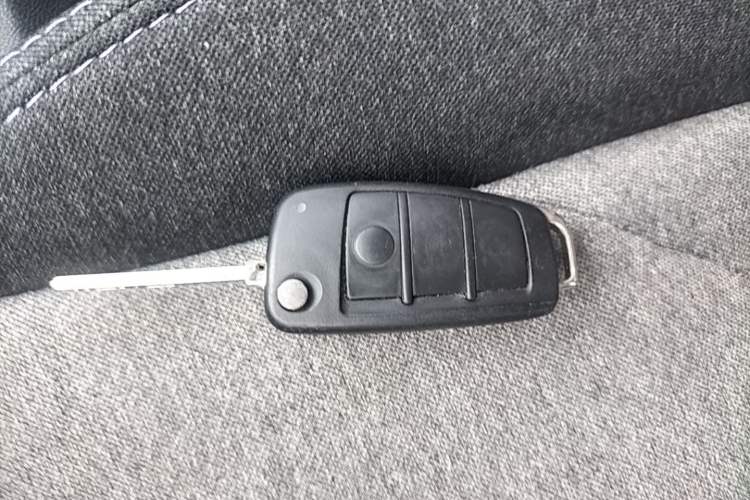 Used Chery QQ Ice Cream 2022 170km Sundae Phosphate Lithium-Ion Vehicle Key
