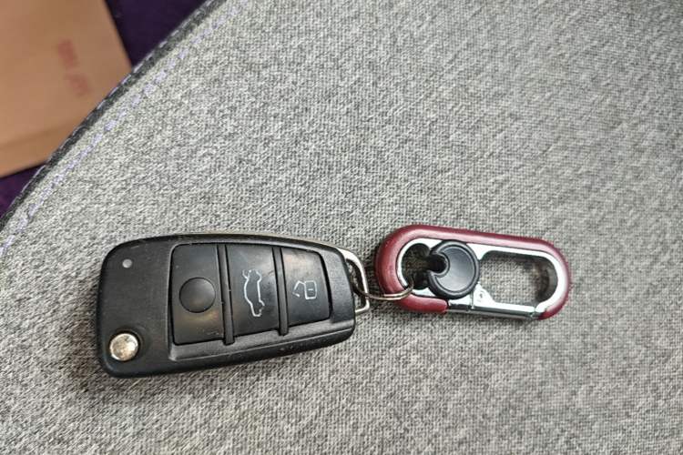 Used Chery QQ Ice Cream 2022 170km Sundae Phosphate Lithium-Ion Vehicle Key