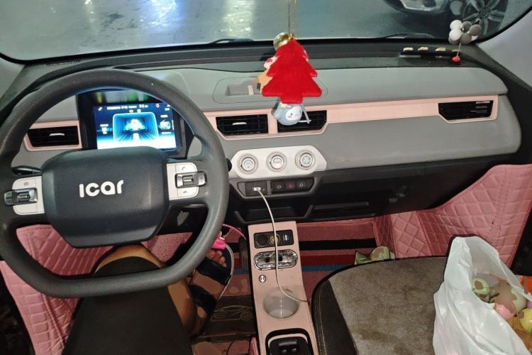Used Chery QQ Ice Cream 2022 170km Sundae Phosphate Lithium-Ion Center Console