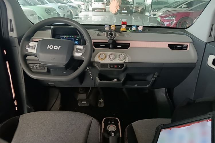 Used Chery QQ Ice Cream 2022 170km Sundae Ternary Lithium Center Console