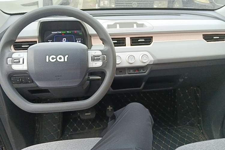 Used Chery QQ Ice Cream 2022 170km Sundae Phosphate Lithium-Ion Center Console