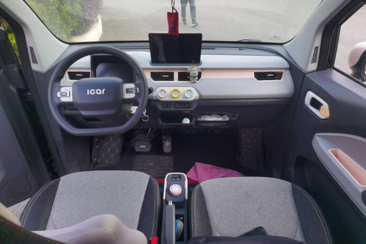 Used Chery QQ Ice Cream 2022 170km Sundae Phosphate Lithium-Ion Center Console