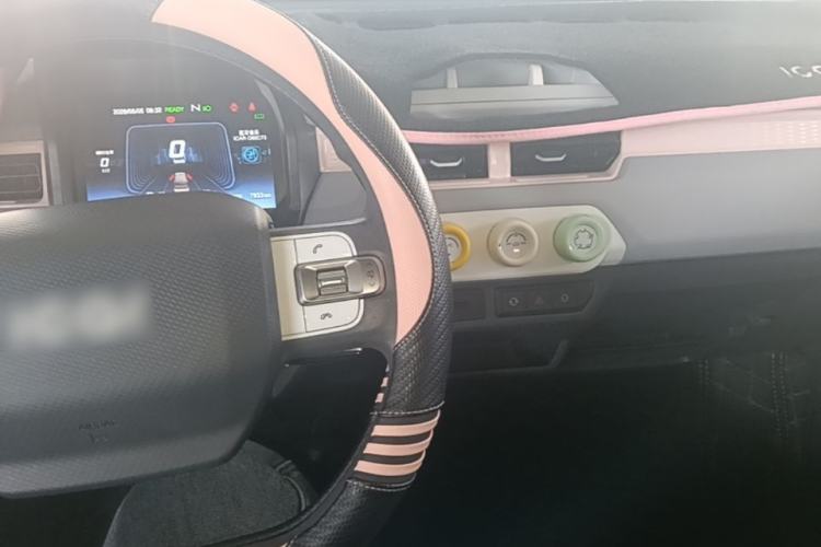 Used Chery QQ Ice Cream 2022 120km Conical Shape Lithium Iron Phosphate Center Console